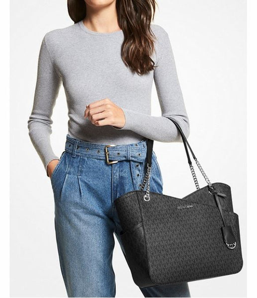 Jet Set Large Logo Shoulder Bag